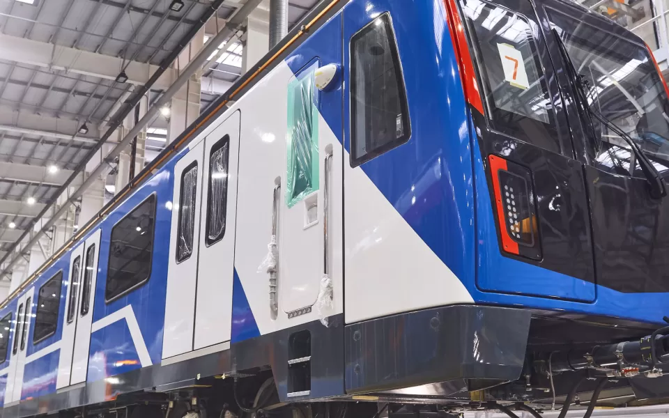 Покрытия для пассажирского железнодорожного транспорта