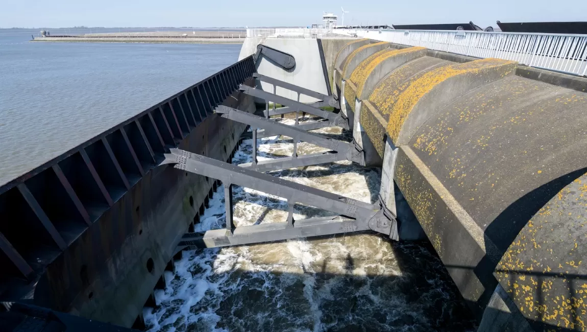 защита гидротехнических сооружений